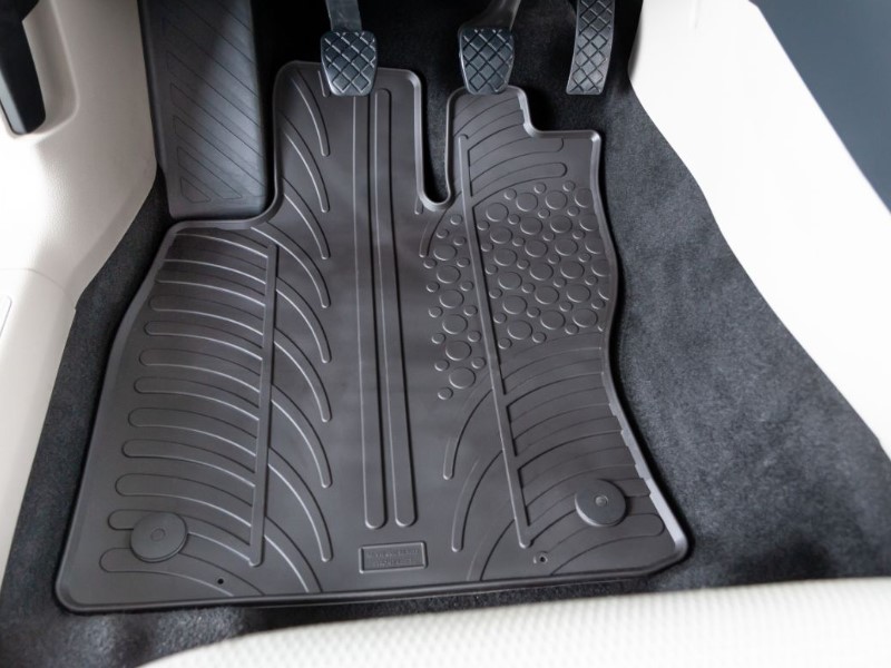 Rubber mats for car are designed to provide comprehensive protection